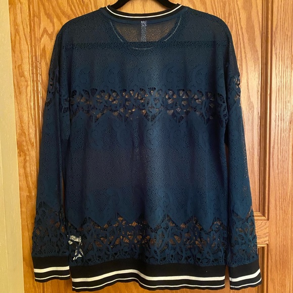 Fabletics Top - Picture 2 of 3